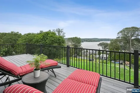 8 Sutton Road Hopatcong NJ 07843
