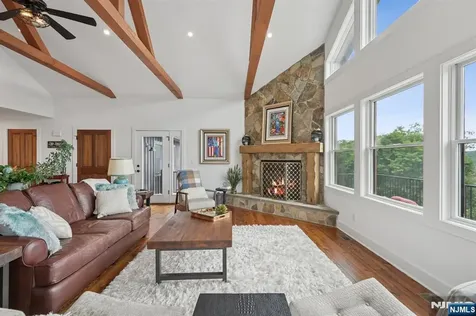 8 Sutton Road Hopatcong NJ 07843