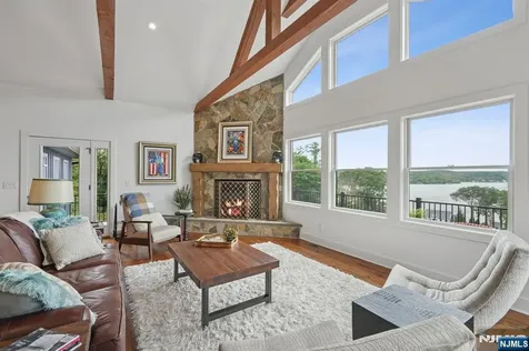 8 Sutton Road Hopatcong NJ 07843