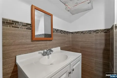 167 Bergen Avenue North Arlington NJ 07031