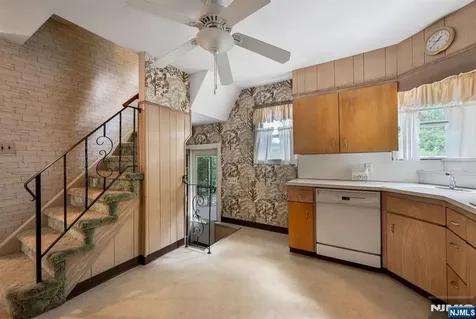 415 N 4th Hawthorne NJ 07506
