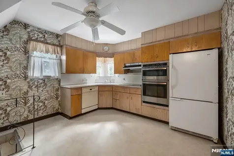 415 N 4th Hawthorne NJ 07506
