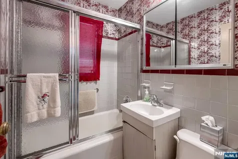 415 N 4th Hawthorne NJ 07506