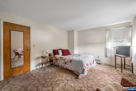 415 N 4th Hawthorne NJ 07506