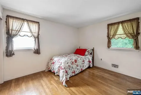 415 N 4th Hawthorne NJ 07506