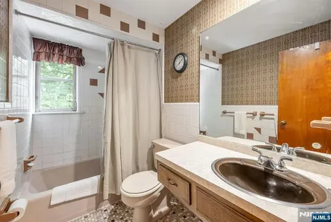 415 N 4th Hawthorne NJ 07506