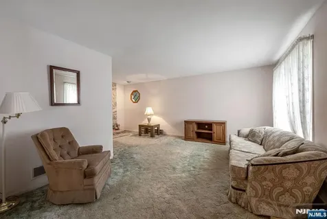415 N 4th Hawthorne NJ 07506