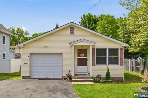15 Orchard Street Bloomingdale NJ 07403