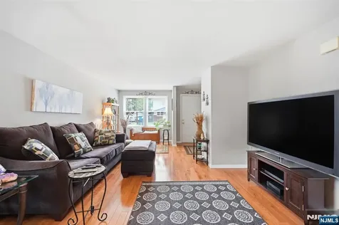 15 Orchard Street Bloomingdale NJ 07403