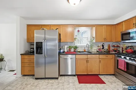 15 Orchard Street Bloomingdale NJ 07403