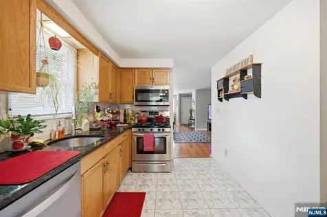 15 Orchard Street Bloomingdale NJ 07403