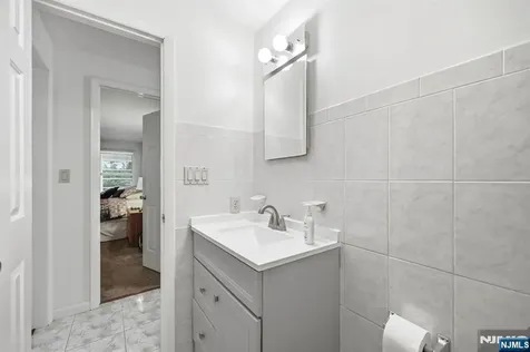 15 Orchard Street Bloomingdale NJ 07403