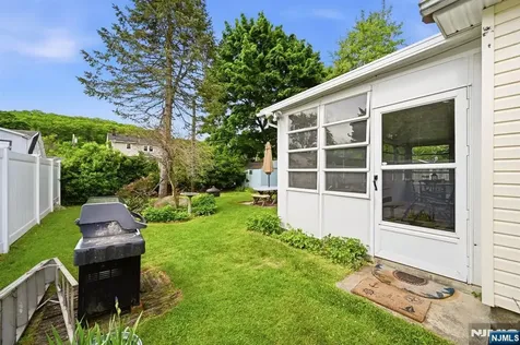 15 Orchard Street Bloomingdale NJ 07403