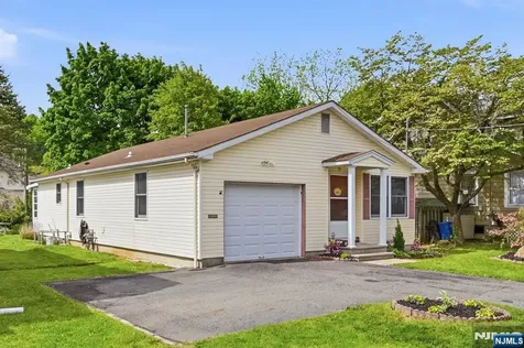 15 Orchard Street Bloomingdale NJ 07403