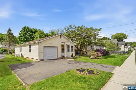 15 Orchard Street Bloomingdale NJ 07403