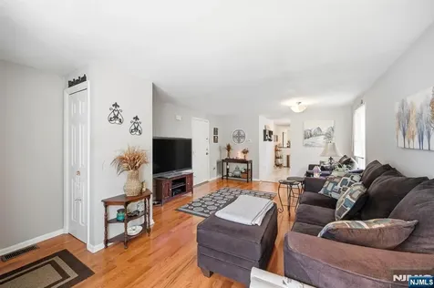 15 Orchard Street Bloomingdale NJ 07403