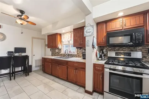 52 Harcourt Avenue Bergenfield NJ 07621