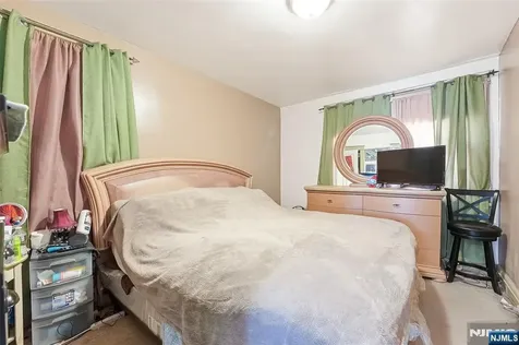 52 Harcourt Avenue Bergenfield NJ 07621
