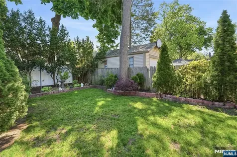 52 Harcourt Avenue Bergenfield NJ 07621