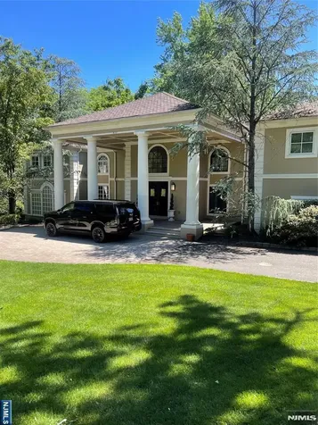 24 Wildwood Road Saddle River NJ 07458