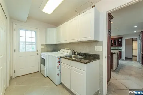 104 Shrewsbury Drive Livingston NJ 07039