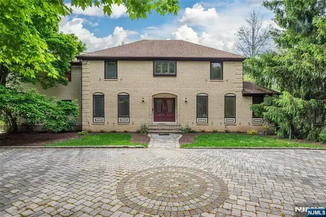 104 Shrewsbury Drive Livingston NJ 07039