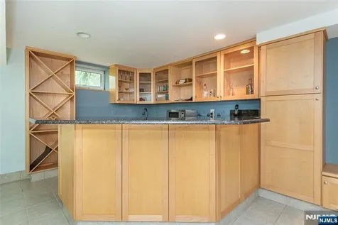 104 Shrewsbury Drive Livingston NJ 07039