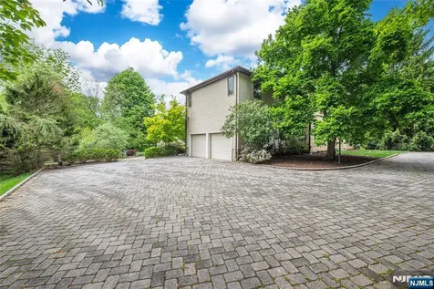 104 Shrewsbury Drive Livingston NJ 07039