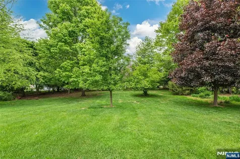 104 Shrewsbury Drive Livingston NJ 07039