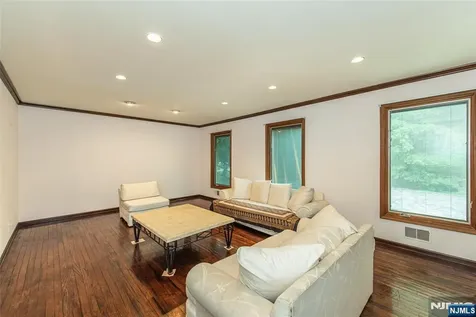 104 Shrewsbury Drive Livingston NJ 07039