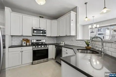 22 Devonshire Drive Clifton NJ 07013