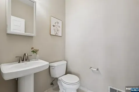 22 Devonshire Drive Clifton NJ 07013