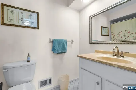 101 E Oak Street Oakland NJ 07436
