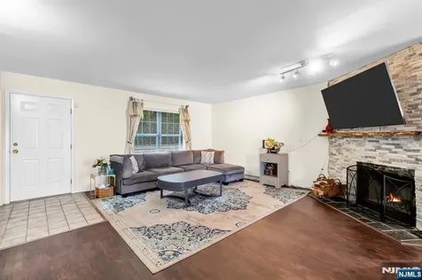 101 E Oak Street Oakland NJ 07436