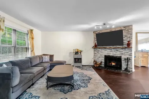 101 E Oak Street Oakland NJ 07436