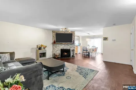 101 E Oak Street Oakland NJ 07436
