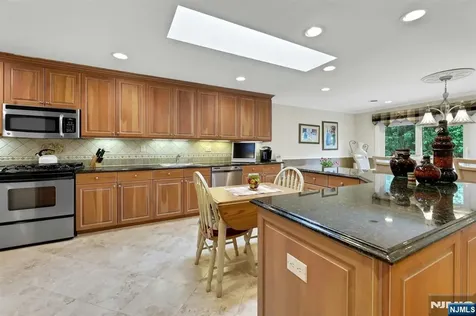 110 Winding Creek Old Tappan NJ 07675