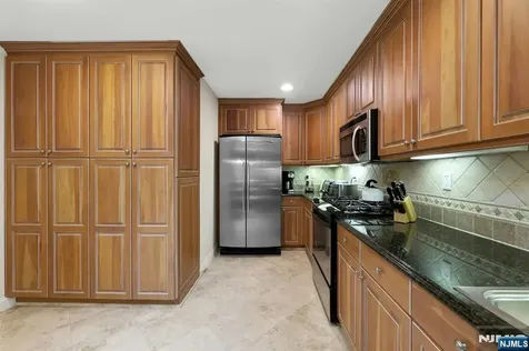 110 Winding Creek Old Tappan NJ 07675
