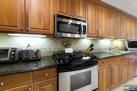 110 Winding Creek Old Tappan NJ 07675