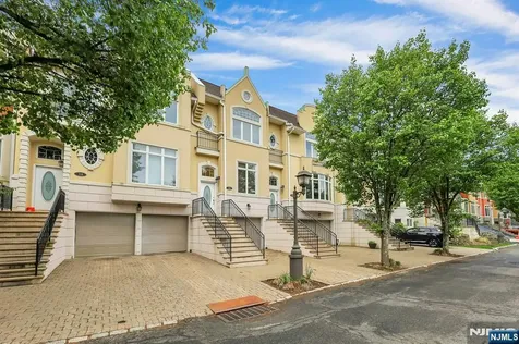 110 Winding Creek Old Tappan NJ 07675