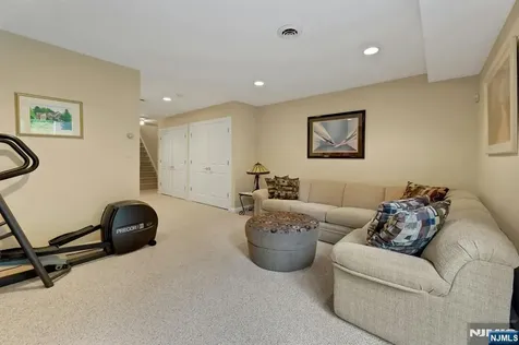 110 Winding Creek Old Tappan NJ 07675