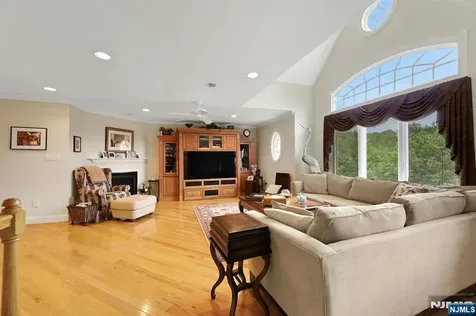 110 Winding Creek Old Tappan NJ 07675