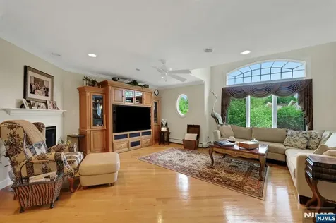 110 Winding Creek Old Tappan NJ 07675