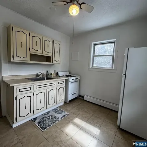 195 Pleasant Avenue Bergenfield NJ 07621