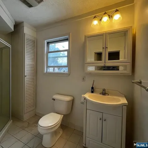 195 Pleasant Avenue Bergenfield NJ 07621