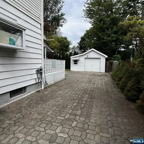 195 Pleasant Avenue Bergenfield NJ 07621