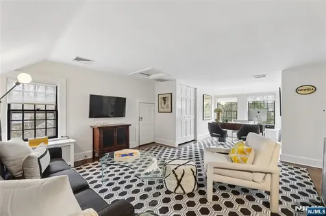 29 Gordon Road Essex Fells NJ 07021