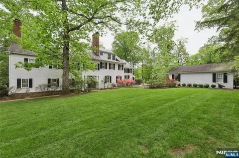 29 Gordon Road Essex Fells NJ 07021