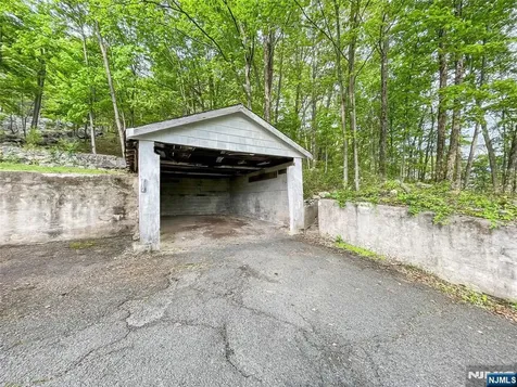 270 Macopin Road Bloomingdale NJ 07403