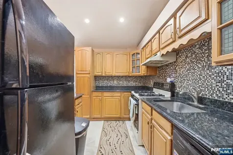 674 Berkeley Avenue Orange NJ 07050